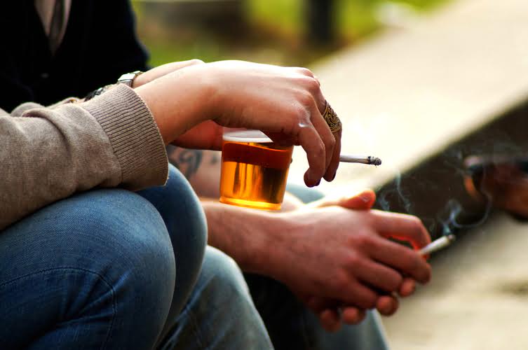 alcohol physical dependence symptoms