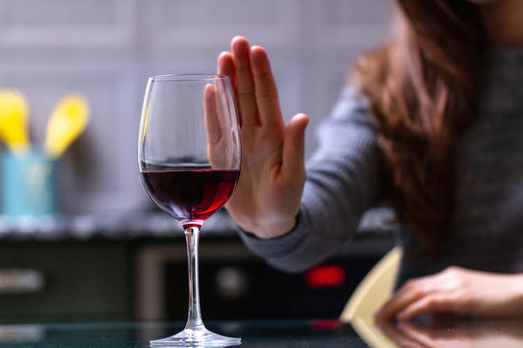 physical signs of alcoholism in females