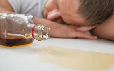 symptoms of alcohol poisoning