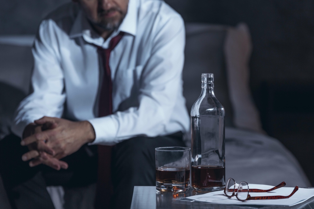why does alcohol cause migraines