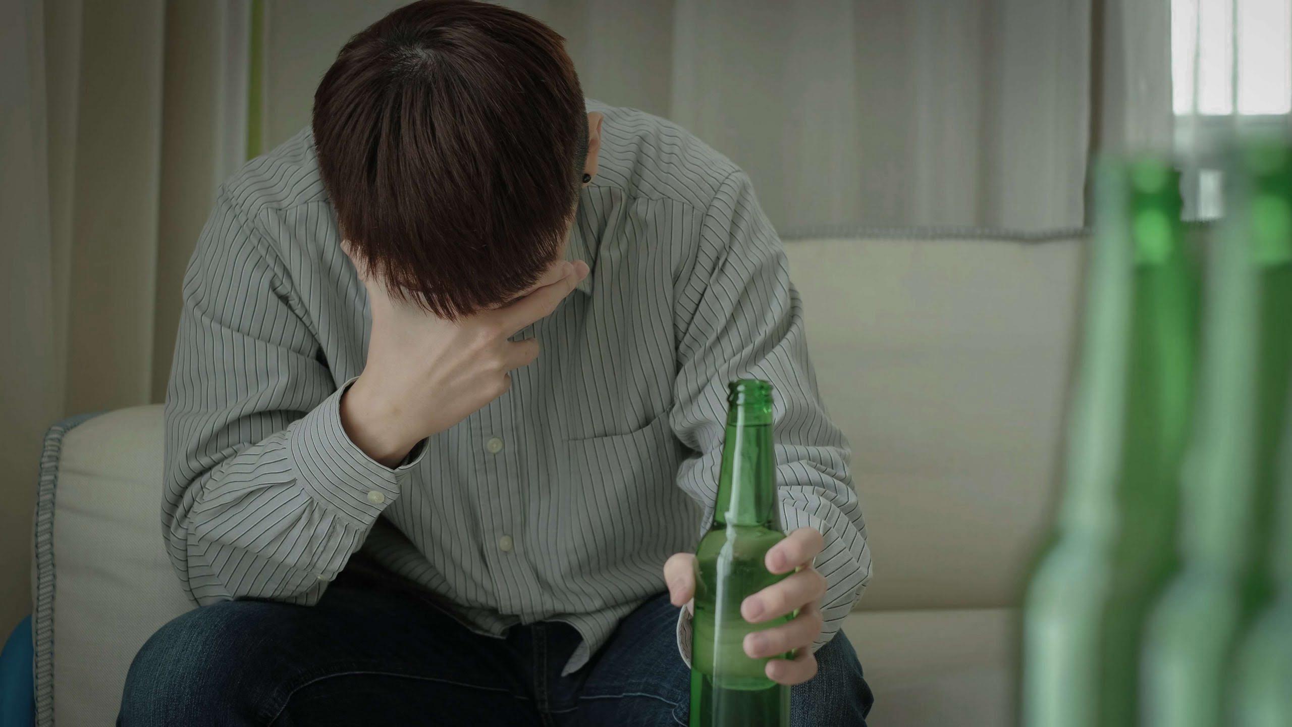 what are the different stages of alcoholism