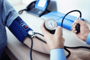 does alcohol decrease blood pressure