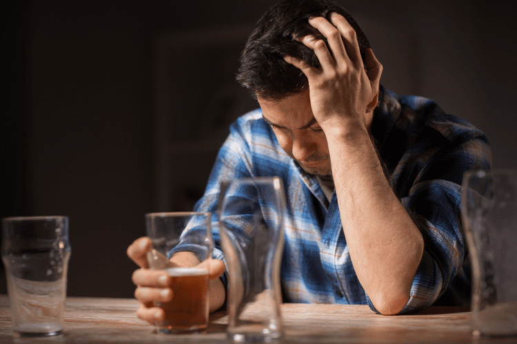 alcoholic signs and symptoms
