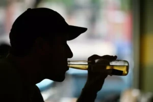 what is the difference between alcohol abuse and alcoholism