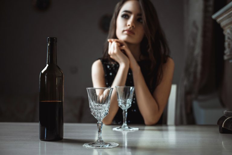 women alcohol blackout ptsd trauma