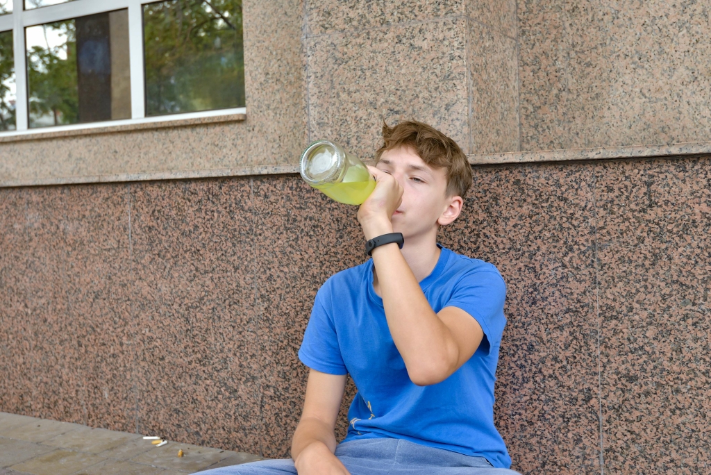 Alcoholism in Teens and Its Risks